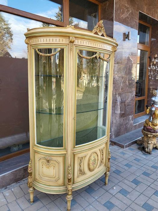 Изключително красива венецианска витрина