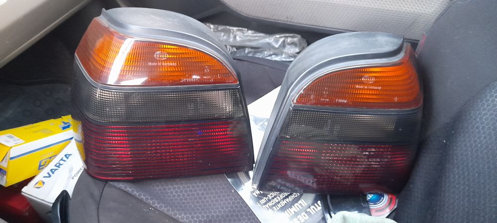 Set stopuri Hella fumuri VW golf 3 GTI complecte  cu socluri .