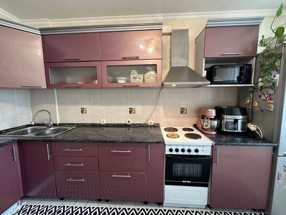 Продам кухонный гарнитур и плиту