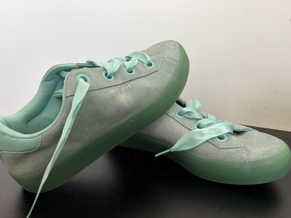 Маратонки Nike и Scechers