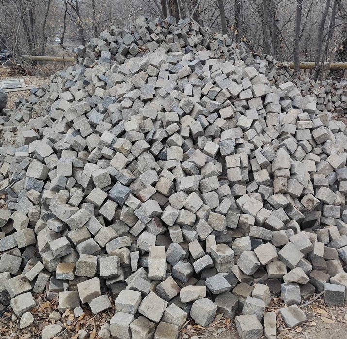 Брусчатка , брусщатка гранитная.