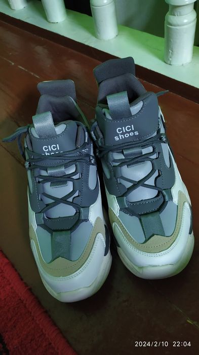 Sportivniy qrossovka eco koja sifati zor suv otmaydi mursqoy krosovka