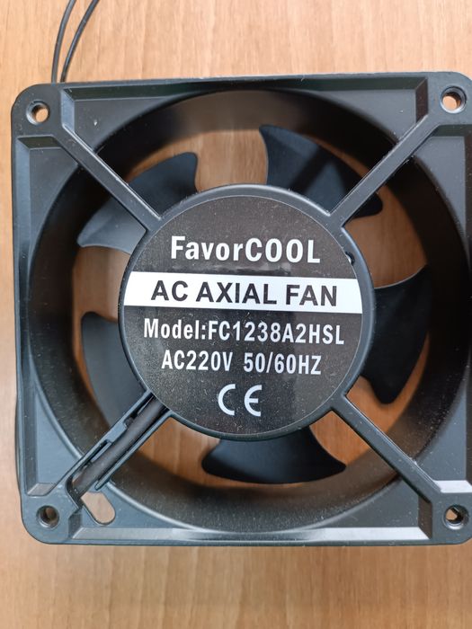 Черный вентилятор