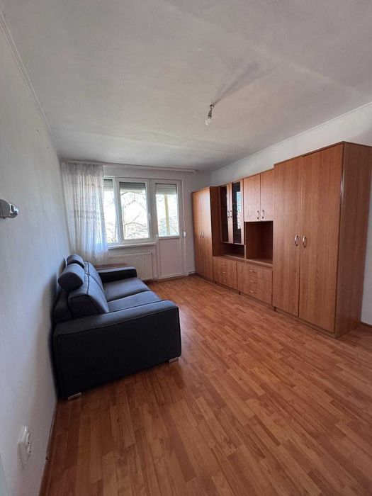 Vand apartament 2 camere, et. 3, Carpati 1