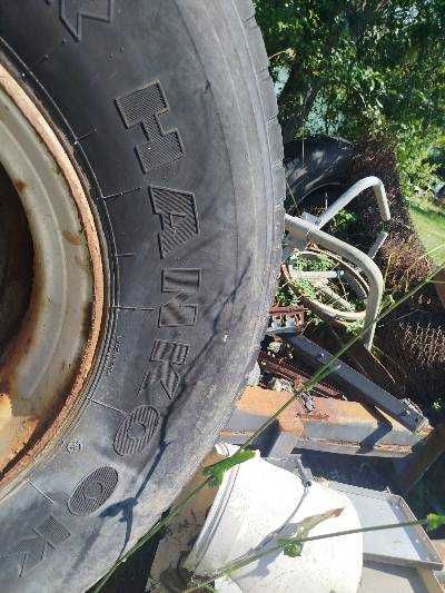 Гуми с джанти за камион
