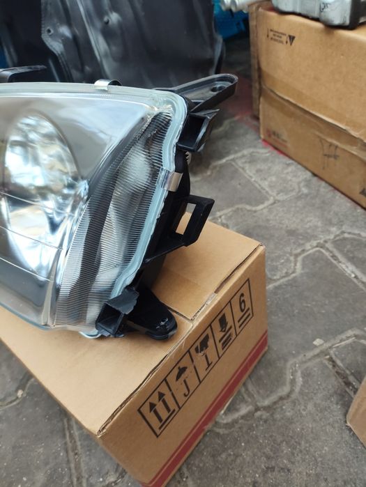 Авенсис фара хрустальный доресталинг