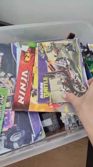 Ящик с Лего конструктор