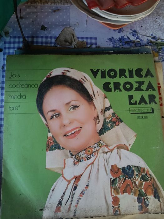 Vand lot de 8 discuri cu muzica populara românească, sunt in stare bună. Banii sunt acceptați doar prin curier nu pe card