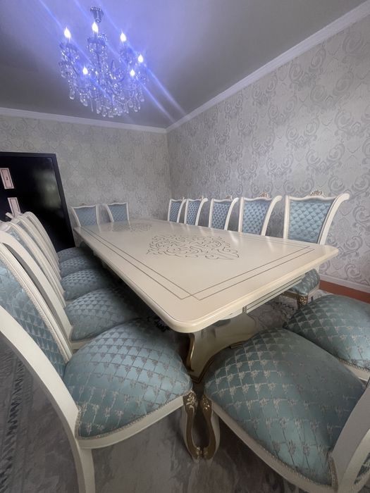 Стол со стульями