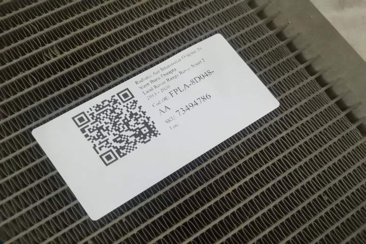 Оригинален Въздушен Интеркулер Радиатор в Добро Състояние Десен Ланд Р