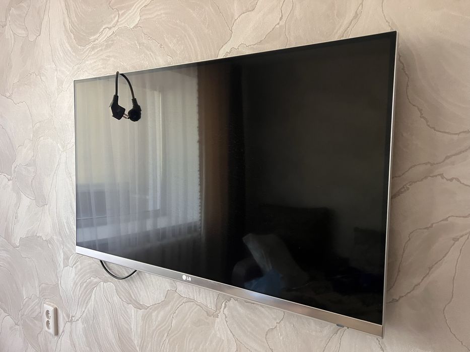 продам Б:У телевизор LG