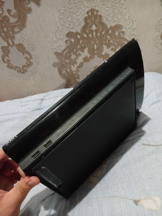 Playstation 3 slim sotiladi 500 gig