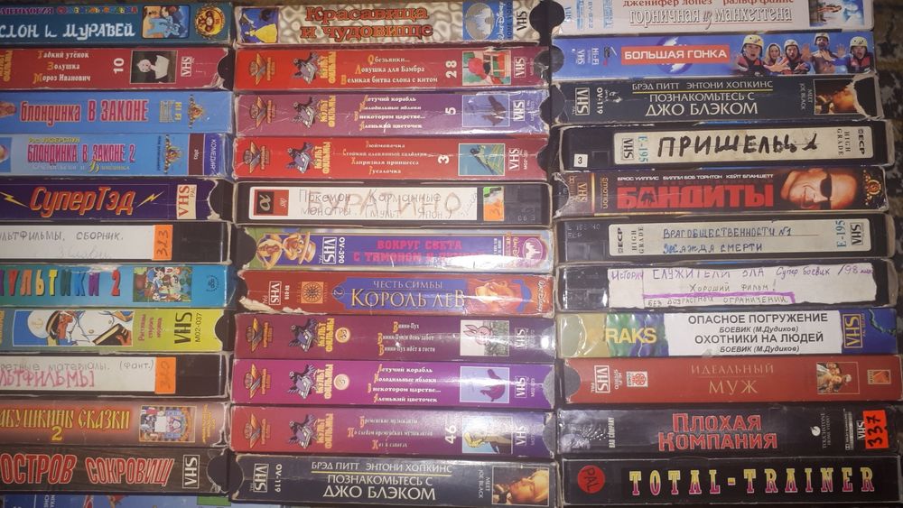 Видеокассеты фильмы.мульт.аудиокассеты.диски.игры.