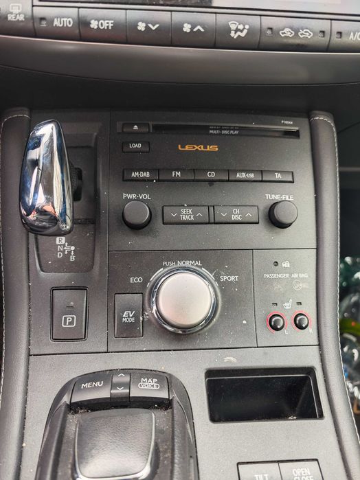 На части Lexus CT200H Hybrid Camera всичко работи