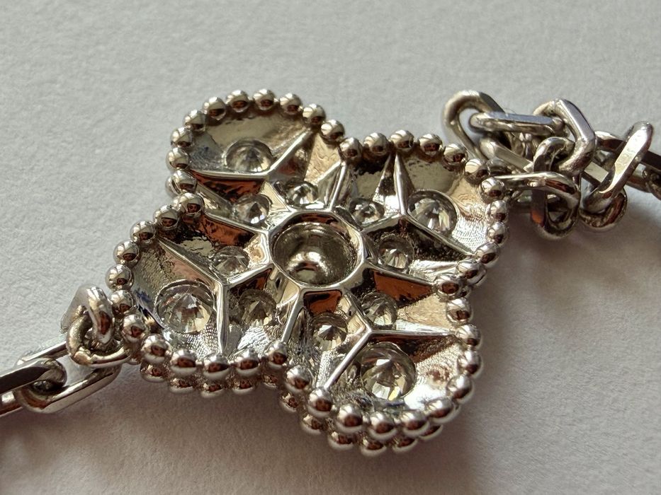 Van Cleef  гривна 18к