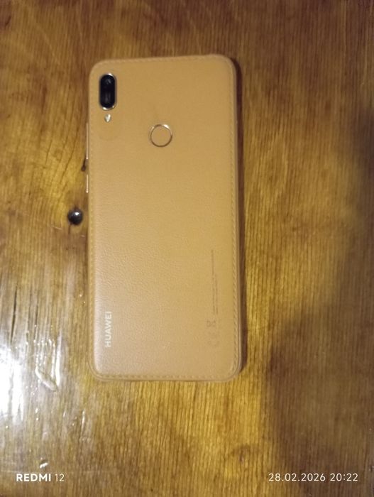 Срочно продаю телефон Huawei Y6