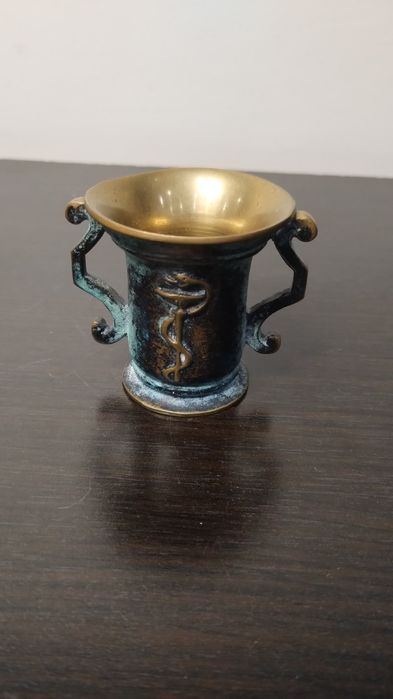 Декоративна чаша на Хигия. . Бронз.