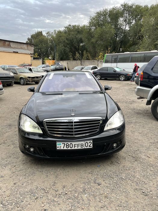 Лобовое стекло на мерседаес
