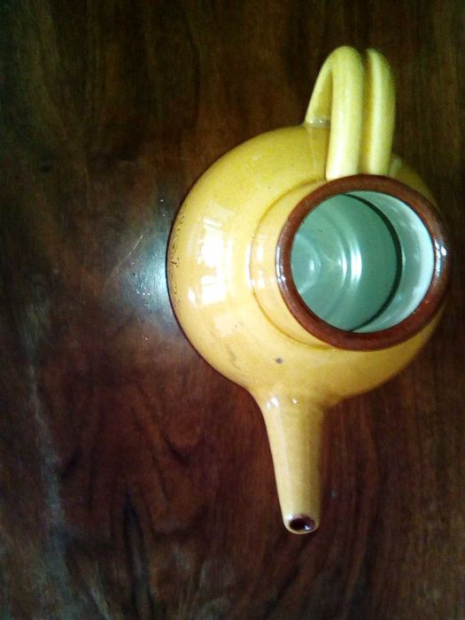 керамични чашки, канички, стомничка и един сет чашка с чинийка