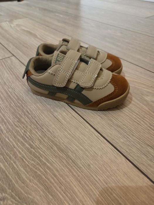 Продам кроссовки на мальчика