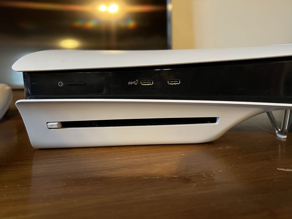 PlayStation 5 + 3 controllere DualSense