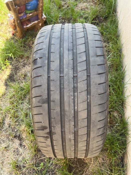 Anvelope  255/40R18
