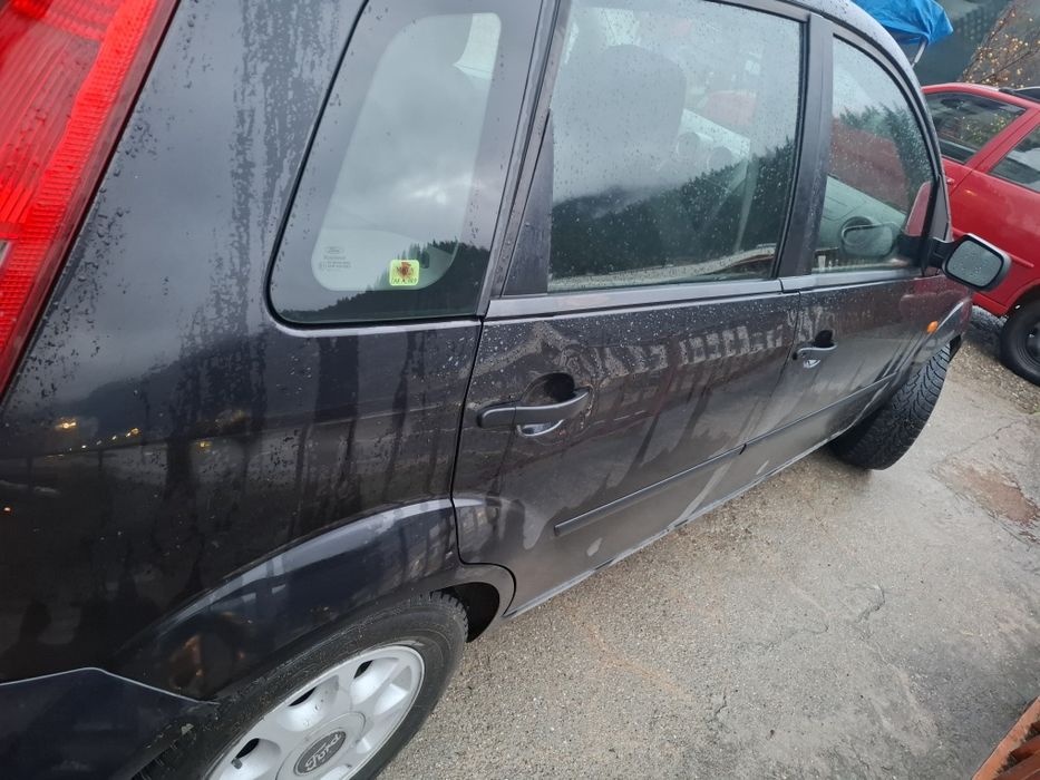 Форд фиеста 1.4  бензин