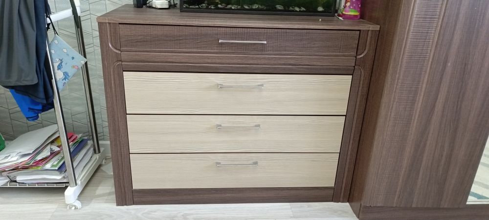 Продается шкаф и комод с зеркалом