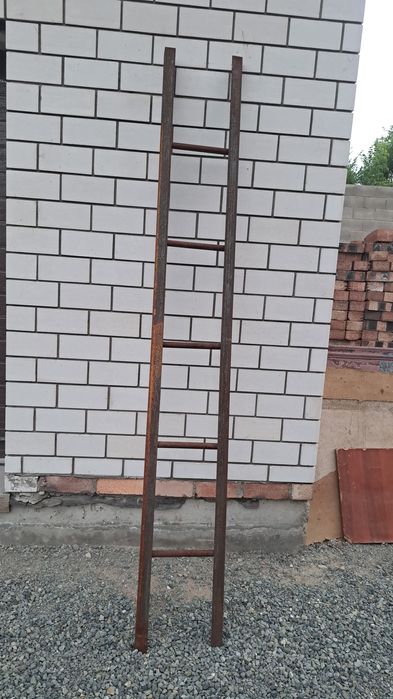 Лестница металлическая для колодцев