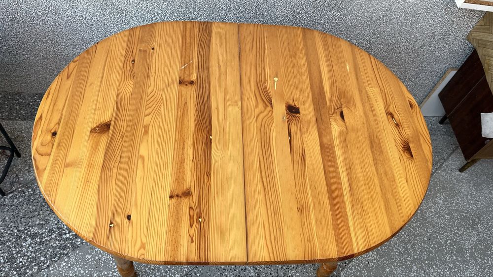 Трапезна маса от масив