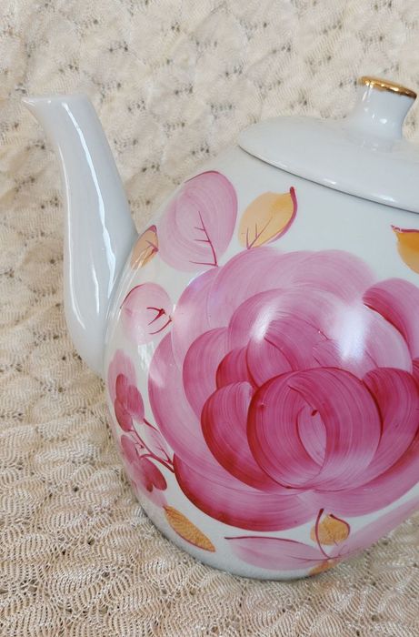 Красивый чайник фарфор