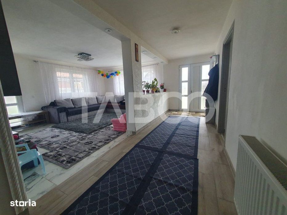 Casa 5 camere de vanzare 200 mp utili 1040 mp teren sat Persani