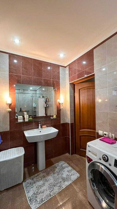 Продам 6комнатный дом Аян Империя