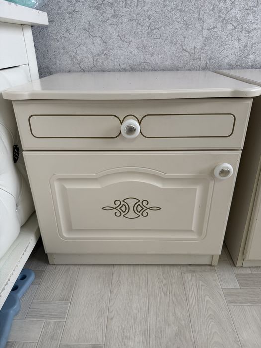 Тумба, с роликом