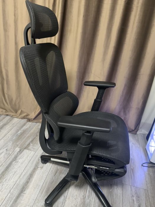 Офисное кресло