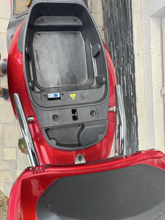 Scuter electric Rotakt Saigon – În GARANȚIE, port USB, Top Case + Husă CADOU (Fără permis)