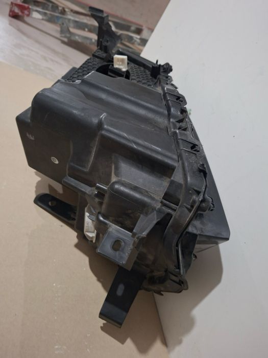 Десен фар Toyota Land Cruiser 300 LED Black