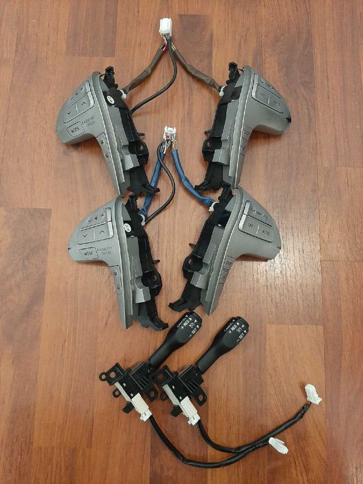 Продам Кнопки управления мультимедиа на руль Toyota Camry 40 / 45