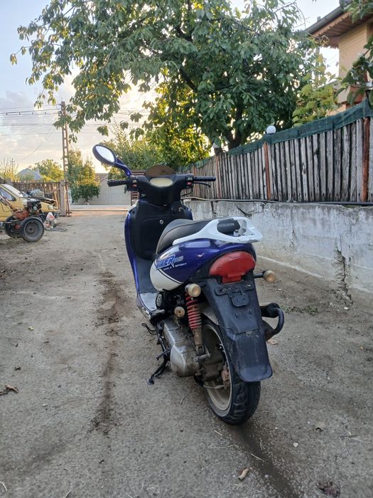 Vând scuter 49 cc 2t
