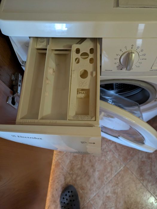 Продавам пералня Elektrolux.
