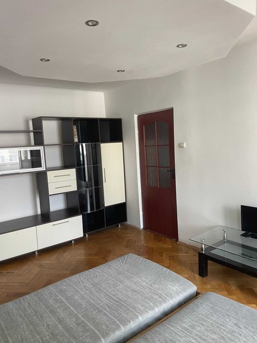 Proprietar inchiriez apartament 2 camere Alexandru cel Bun, Piata Voievozilor