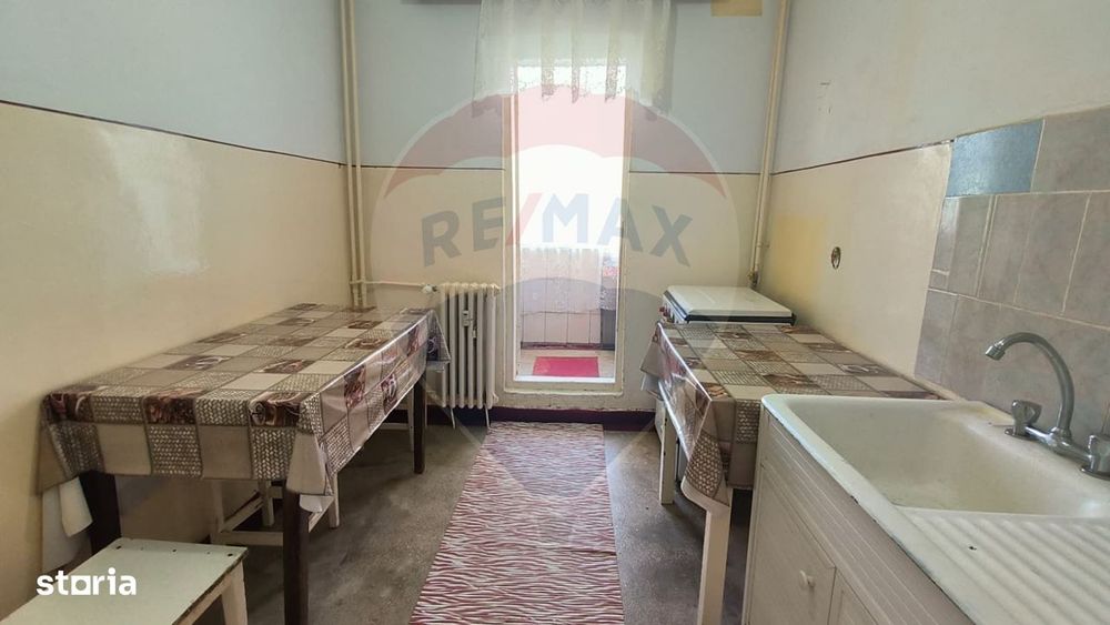Apartament cu 3 camere de vânzare, decomandat Micro 17- Galați