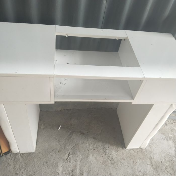 Продам помощник, стол маникюрный