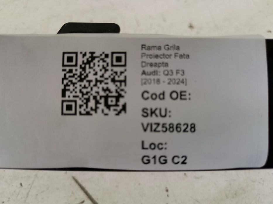 Рамка За Решетка Фар Предна Дясна Ауди Q3 / Audi Q3 Оригинална В Добро