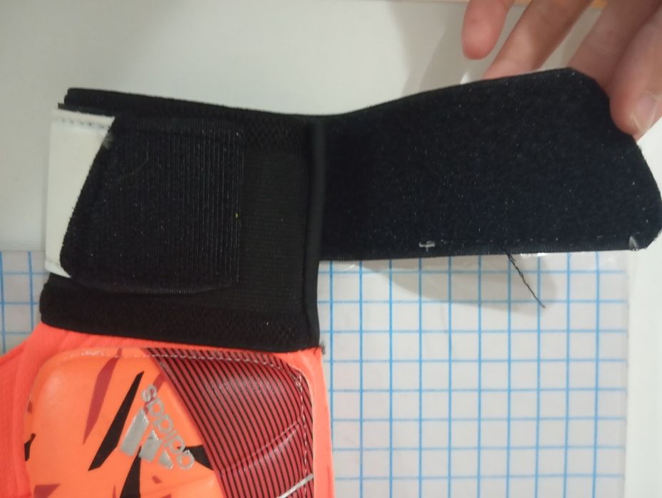 Перчатка для вратаря бу в отличном состоянии