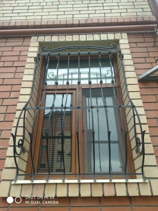 Металлические решетки и двери