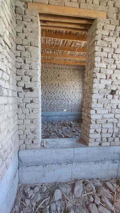 Yangi hayot mahallasida qurilishi tugallanmagan uy sotiladi