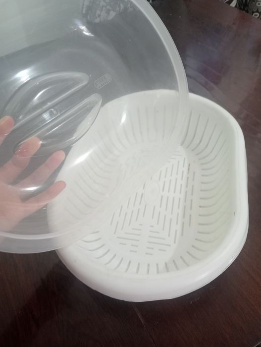 Хлебница белого цвета