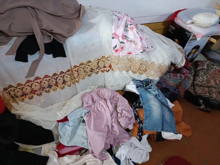 20-30 mingacha eski kiyimlar holati yaxshi