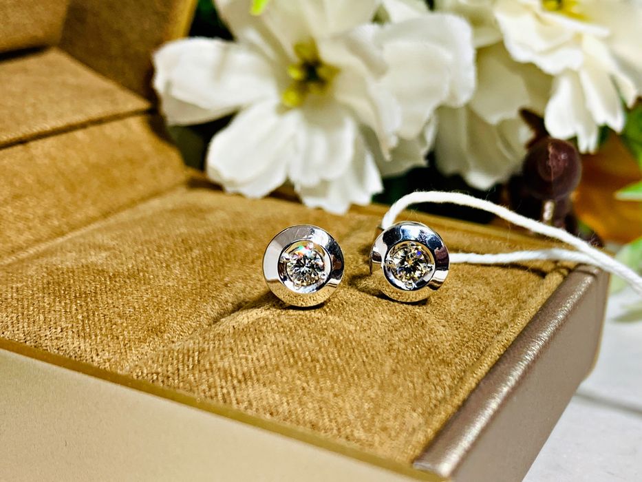 золотые серьги с бриллиантами в белом золоте